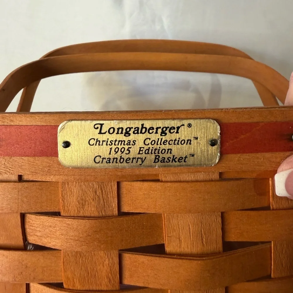 Longaberger VINTAGE Handwoven Square Basket with Liner; Excellent condition